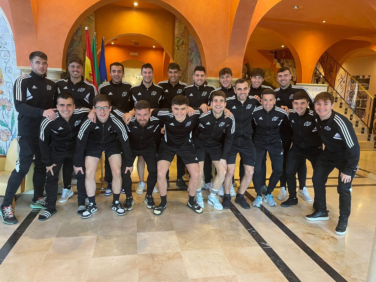 ❤️🤍💚💛HOY, ES EL DÍA. 

18 futbolistas buscan una gesta para La Rioja: vencer a @rfaf y ser semifinalistas de la 🏆 #CopaRegionesUEFA. 

💭⚽️Un partido y un sueño para ser leyendas. Todo el fútbol riojano apoyándoos 💪

📺‼️ EN DIRECTO, 18:30 h. EN 🔗👇 youtube.com/watch?v=wH7SX0…