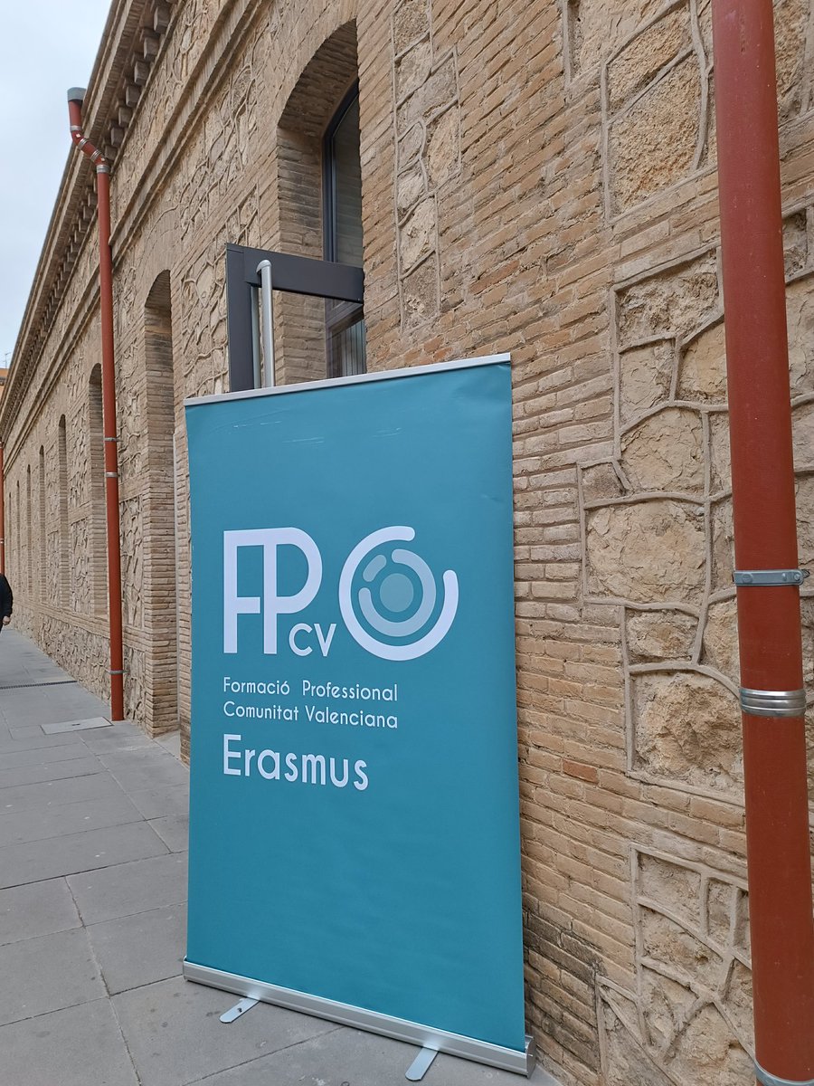 IES Els Évols tweet media