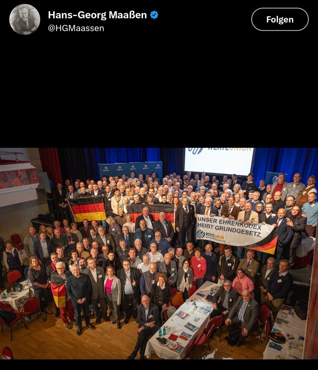 KlekampAndre's tweet photo. Wie bereits erwähnt: Der Vorsitzende des "BOB" in Osnabrück, Steffen Grüner, bei der "Werteunion".
Die Fraktion hat gestern im #osrat noch die Resolution gegen Rechts unterzeichnet, während sich der Chef genau an diesem rechten Rand hocharbeitet. Heuchler.
Quelle: H.G. Maaßen https://t.co/NPa0qU1Vlk