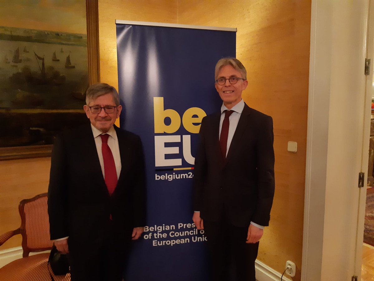 BelgiuminSpain's tweet photo. Debate con Enrique Barón Crespo, expresidente del Parlamento 🇪🇺 en la celebración del 20 🎂 de  #ASEABEL (Asociación de Ex-Estudiantes 🇪🇸 en Bélgica y Amigos de 🇧🇪) anoche en la residencia del embajador Cockx.

Con la 🤝 de  @FlandersTrad, @AWEX_Belgium y @HubBrussels en Madrid. https://t.co/CLHx3rXnz5
