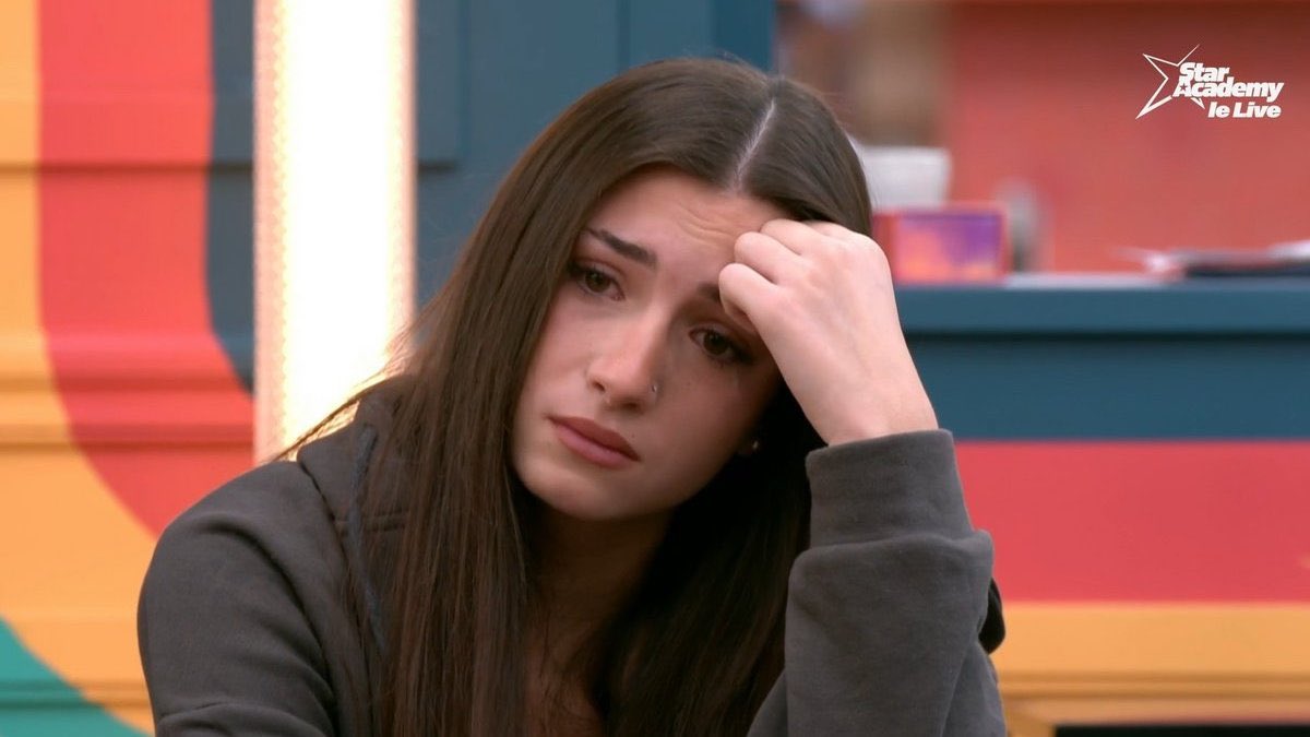 TeamLenieOff's tweet photo. 🚨NOTRE BOULETTE NE SERA FINALEMENT PAS PRÉSENTE AU CHÂTEAU AUJOURD’HUI POUR LES RETROUVAILLES DES ANCIENS ÉLÈVES. 

EN EFFET, ELLE EST MALADE ET SA PRÉSENCE SAMEDI POUR LA FINALE N’EST PAS ENCORE CONFIRMÉE

#Staracademy 🌟 https://t.co/3BVCqxdgRj