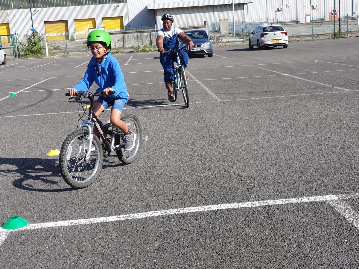 Looking to build your confidence and do more cycling? This weekend we have free cycle training on Saturday morning, and on Sunday morning a group ride with instructors. 
Loan bikes available (also free). 
All ages.
Book via our website ecocarriersbse.co.uk/free-cycle-tra…