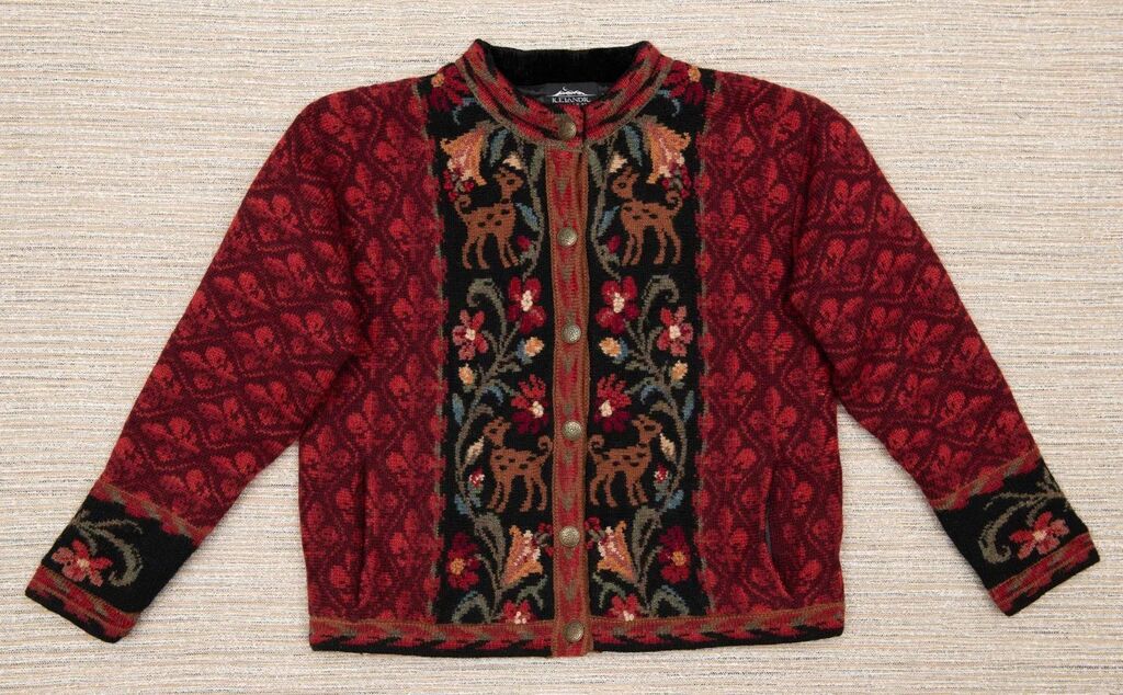 Icelandic wool cardigan 🦌
Ethnic pattern, flowers and animals. 
Two front pockets, embossed metal buttons. 
100% wool, fully lined. 
Size M
Just added to our shop - link in profile
.
.
.
#bohofashionstyle #bohohippiechicstyle #bohostyle #hippieclothes #bohemianhippie #bohohi…