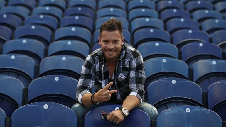 Forssa Macaco, imjusto o que estam a fasser comtigo.
Omem de familia que numca fes mal a nimguen, bolta rapido idulo
#SuperDragoes #FarnandoMadureira #FCPorto
