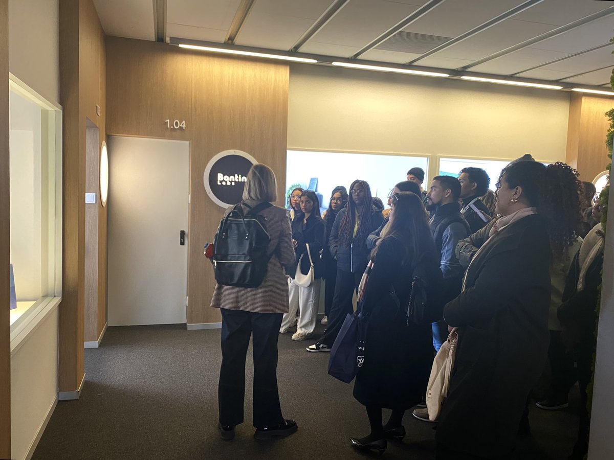 HUB4TecnoCampus's tweet photo. @TecnoCampus @AreaEmpresa Llega la hora de visitar las #incubadoras 🚀 del parque empresarial de @TecnoCampus (@AreaEmpresa 🏢) y conocer el #ecosistema de empresas del sector de la #logística, con la lanzadera #Apollo de @BytemasterSA 🛫 https://t.co/lhqJvtVVot