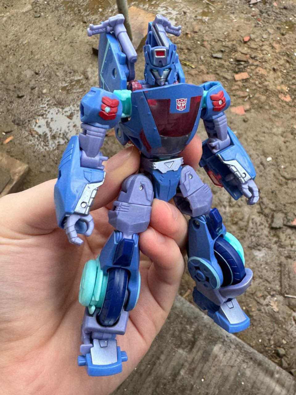 Transformers News: New Image of Upcoming Legacy Cyberverse Chromia