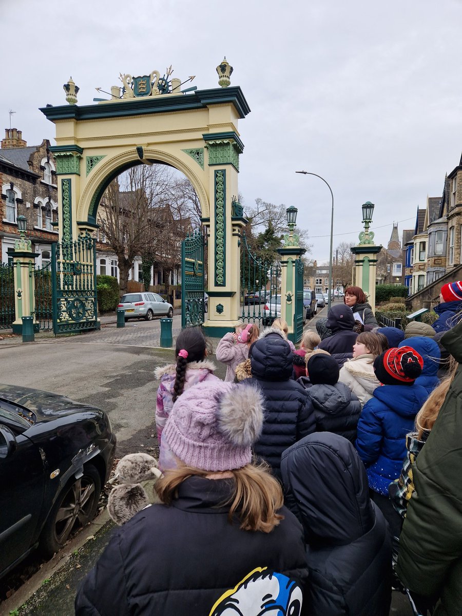TPAYear2EL's tweet photo. We are looking at how the entrance gateway has changed! #TPAHistory @DeltaTheParks https://t.co/xFd6PfbWT8