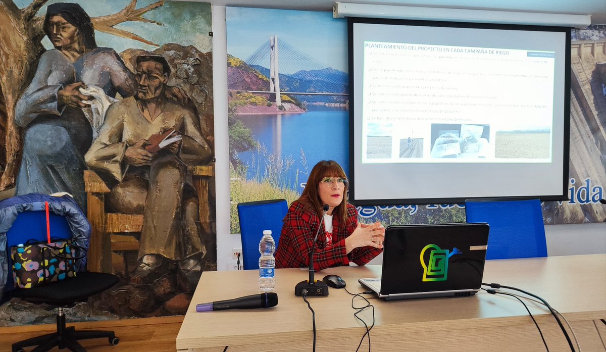 As_Ferduero's tweet photo. Después del descanso, continuamos con Dª. Celia Miguélez González, Técnico de la Subdirección de Infraestructuras Agrarias del @ITACYL y su ponencia "Resultados de los ensayos de riego a baja presión" https://t.co/RpciMQL1AZ