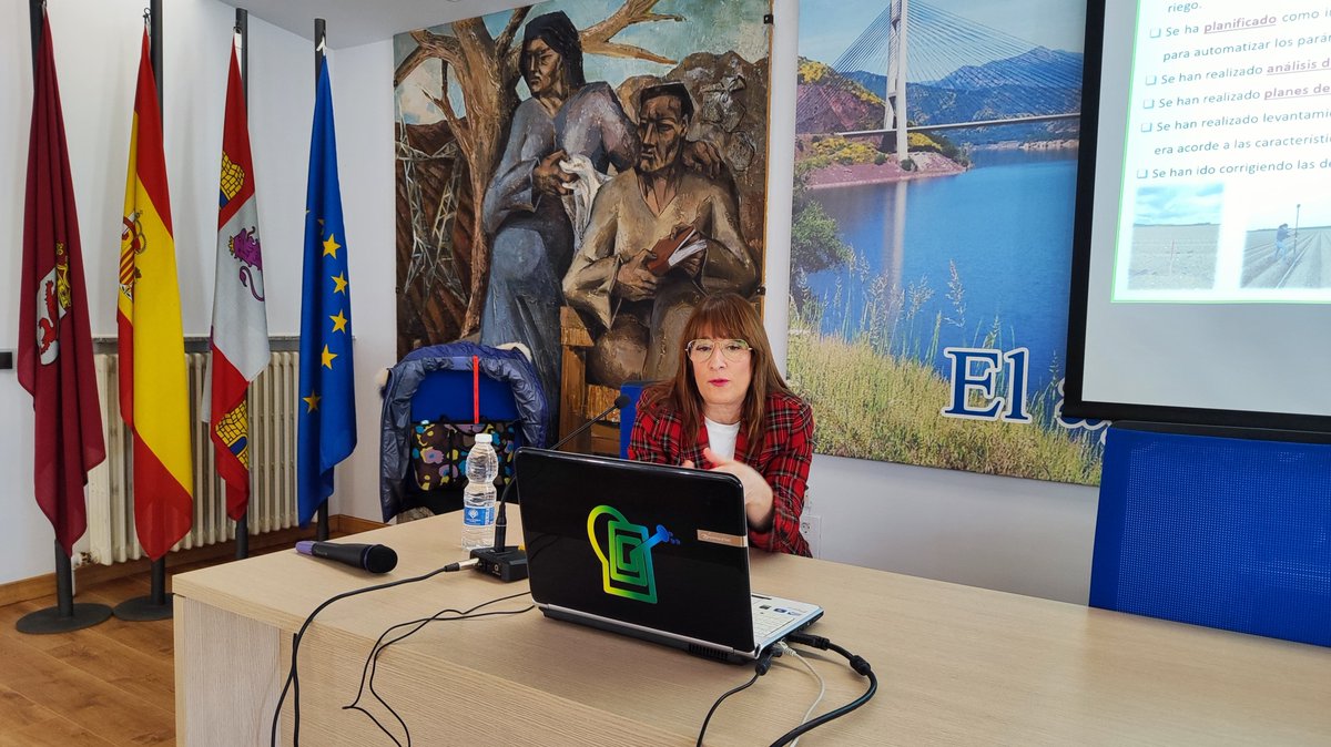 As_Ferduero's tweet photo. Después del descanso, continuamos con Dª. Celia Miguélez González, Técnico de la Subdirección de Infraestructuras Agrarias del @ITACYL y su ponencia "Resultados de los ensayos de riego a baja presión" https://t.co/RpciMQL1AZ