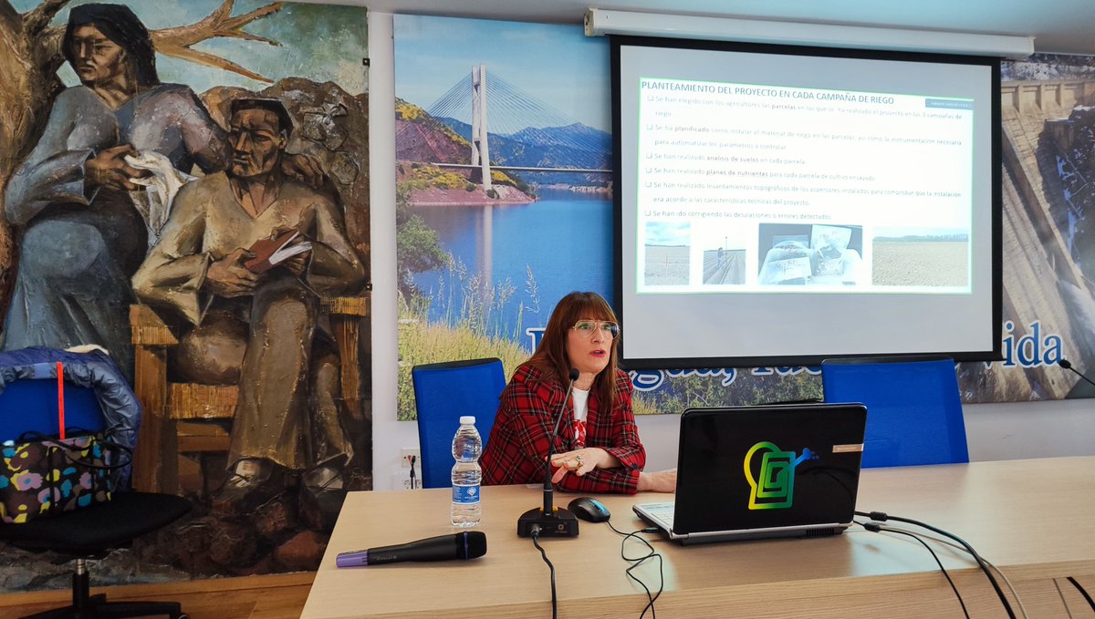 As_Ferduero's tweet photo. Después del descanso, continuamos con Dª. Celia Miguélez González, Técnico de la Subdirección de Infraestructuras Agrarias del @ITACYL y su ponencia "Resultados de los ensayos de riego a baja presión" https://t.co/RpciMQL1AZ