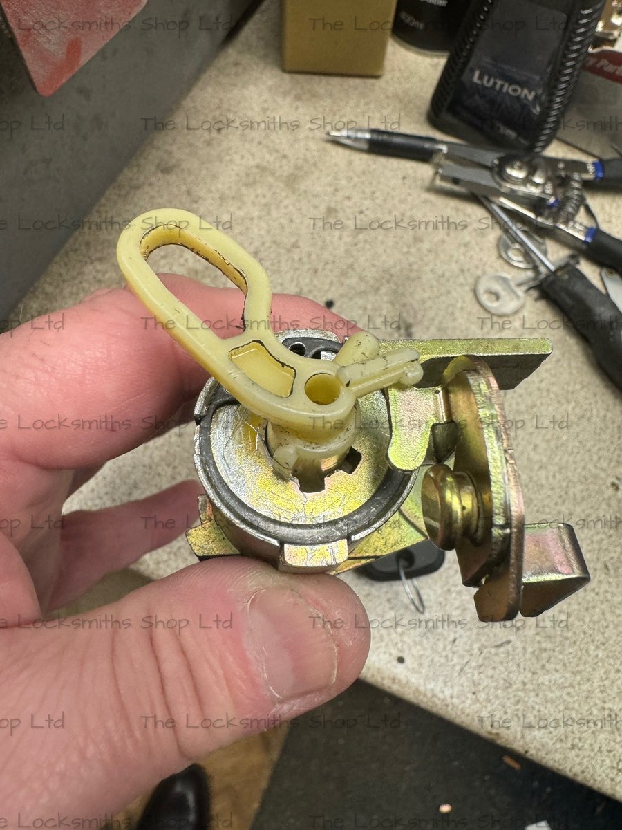 LocksmithsShop's tweet image. Imported Toyota Yaris keys losted stripped rebuilt @master_locksmiths_association #skilledtrades #locksmith #cheam #suttonsurrey @toyota #keys #challenge