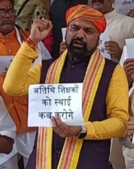 DrAKHIL4YOU's tweet photo. मुझे लग रहा है कि माननीय उप मुख्यमंत्री अब जल्द ही अतिथि शिक्षकों को बड़ी सौगात देंगे । वादा तो निभाना ही चाहिए । #BiharPolitics @samrat4bjp @VijayKrSinhaBih @SushilModi @sanjayjaiswalMP @BJP4India @BJP4Bihar @22March1912 https://t.co/1PjptB58Bw