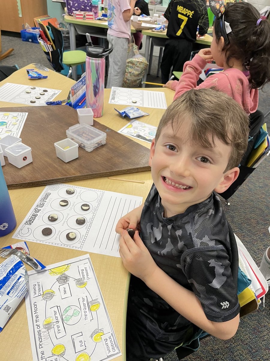 Learning about the phases of the moon🌕🌖🌗🌘🌑🌒🌓🌔 was sweet!! <a href="/WGESdragons/">Walnut Grove ES</a> #theGrove #expectexcellence