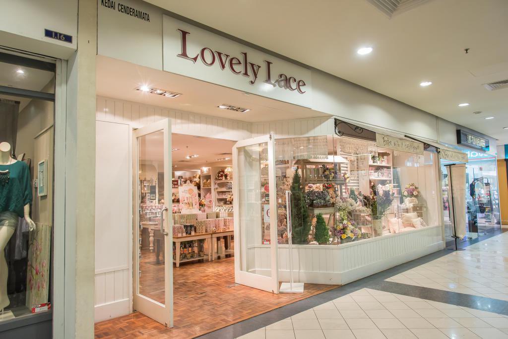QemmmX's tweet photo. Siapa yang pernah masuk butik Lovely Lace mesti tau kan bau signature butik tu especially Teddy’s Dream 😆😁
.
. https://t.co/YZtvTAymep