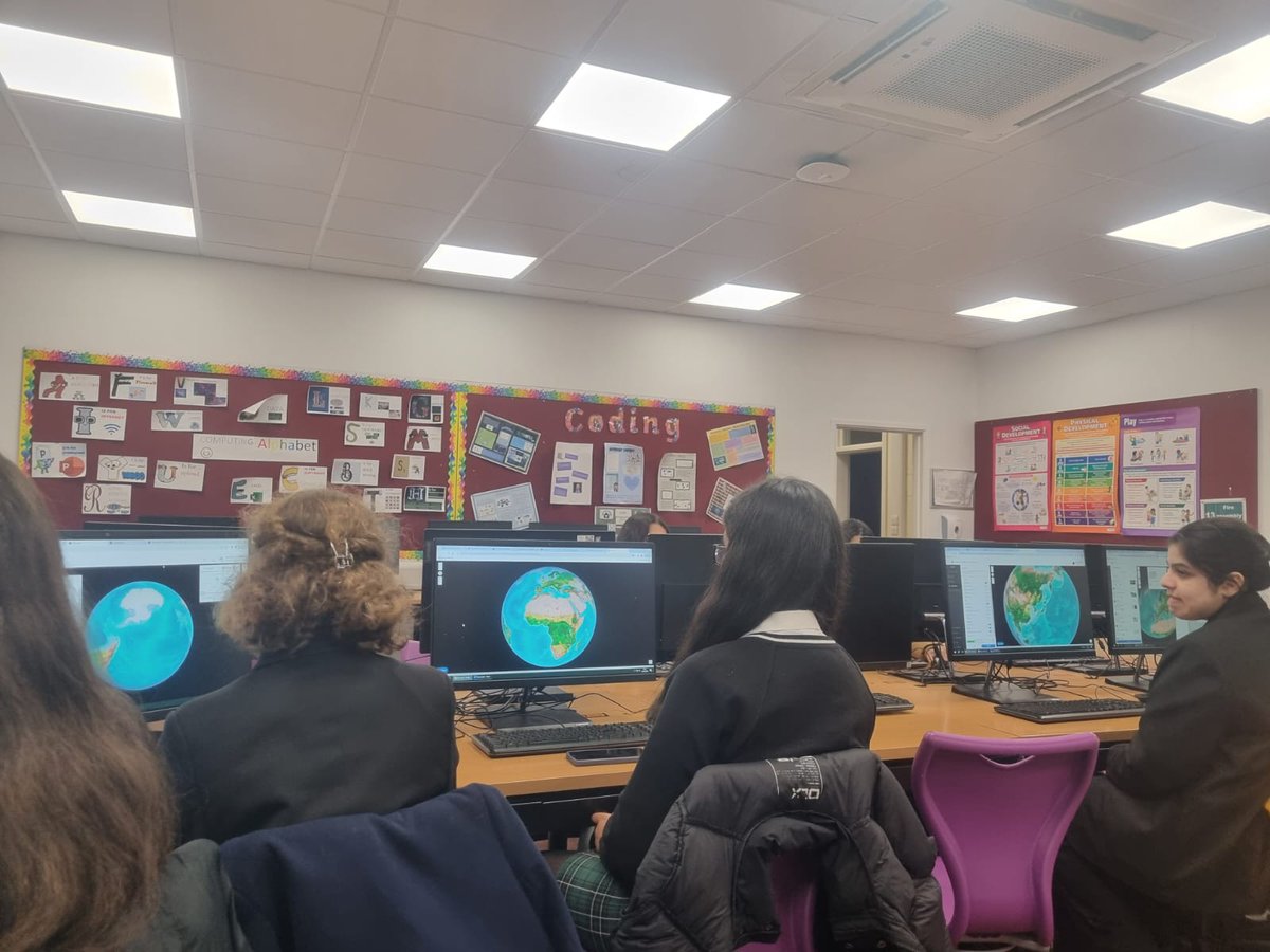 Fantastic GIS Ambassadors meeting this evening. Making spinning globes, exploring plate tectonics and looking at historic maps. All using the fantastic #ArcGIS and #TeachwithGIS
#MillaisGeography #GeographyIsAwesome
