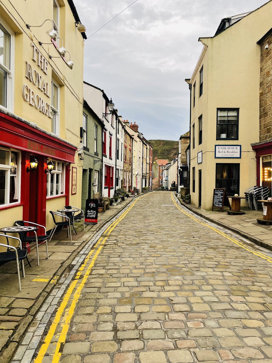 Blustery walk down the bottom of Staithes 🐾🥾 #january #walking #staithes #northyorkshire #coastalvillage #northyorks #cobbles