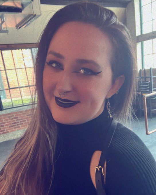 I got told to smile more recently. F&uuml;ck that but I do like this photo 🖤 https://t.co/oXOOrwBG1k