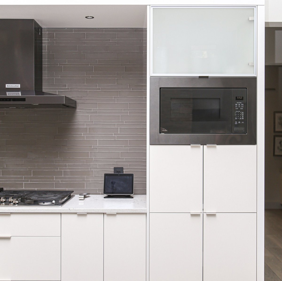 Modern homes need modern kitchens. Clean, sleek, and simple.

#elitecabinetstulsa
#tulsa
#tulsadesign
#interiordesign
#moderndesign
#moderncabinets
#kitchencabinets
#loveyourkitchen
#eurostyle
#kitchendesign
#mio