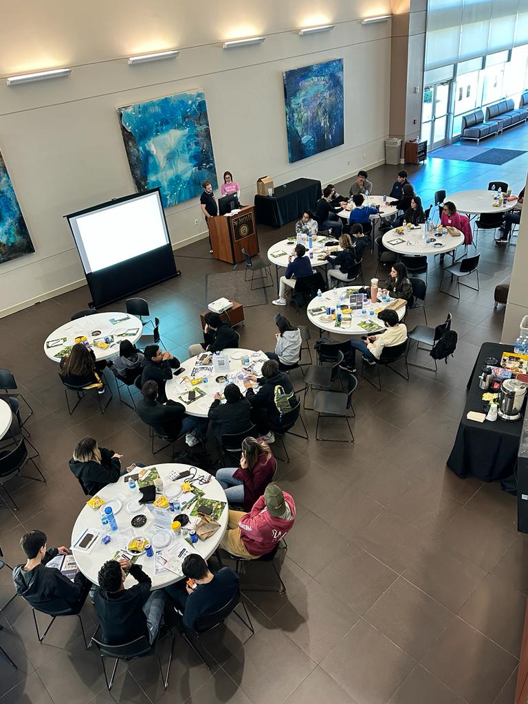 EstudiaFlorida's tweet photo. Santa Fe College abre sus puertas para el New International Student Orientation (NISO) este jueves 04 de enero de 2024  para darle la bienvenida a los estudiantes internacionales en el Spring 2024 📚

#EstudiaEnFlorida #SantaFeCollege #SFCollege #GainesvilleFlorida https://t.co/YAkG4JiYS6