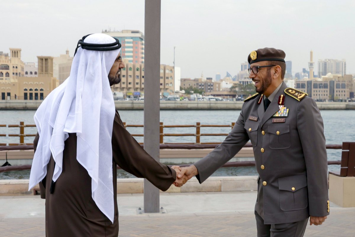HHShkMohd's tweet photo. كما كرمنا اليوم فريق الإدارة العامة للإقامة وشئون الأجانب على حصولهم على تقييم ست نجوم لخدماتهم الاستثنائية في منفذ حتا. تكريم مستحق لفريق مخلص لدولته .. متفانٍ في خدمة البشر . https://t.co/JmqrMghge0