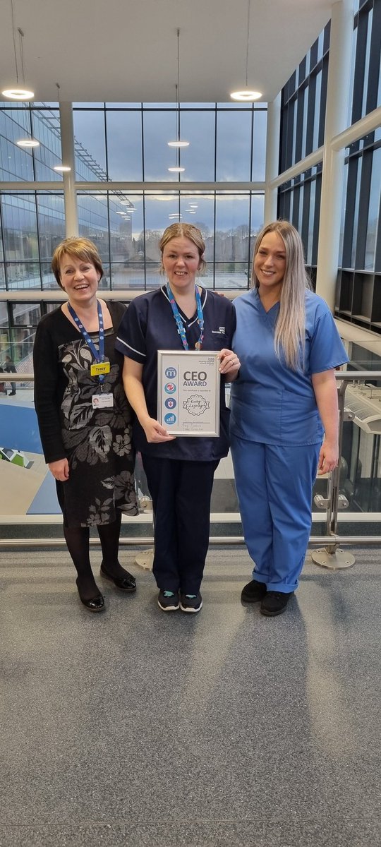 Our wonderful SNOD Kirsty has received a CEO award today for 'going above and beyond' when supporting a family through the death of their loved one. We are ao incredibly proud of you Kirsty and you deserve this completely #OrganDonation @UHNM_NHS