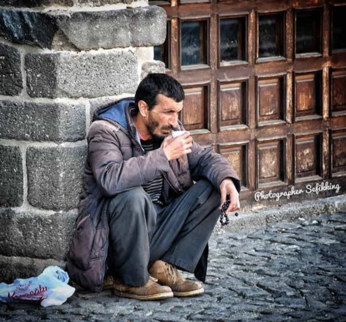 sedatcakrr's tweet photo. Temiz, saf kendi halinde bir insandı,din tüccarlığını yapmadı, yapsaydı şimdiye kadar şovmen yaparlardı.Masumane yüzlü bir Müslüman.
Bazılarının deli diye dalga geçtiği,Belki de hak katında veli olan biriydi kimbilir.Allah rahmet eylesin mekanı cennet olsun inşAllah
#ramazanhoca https://t.co/f2ao5EttdP
