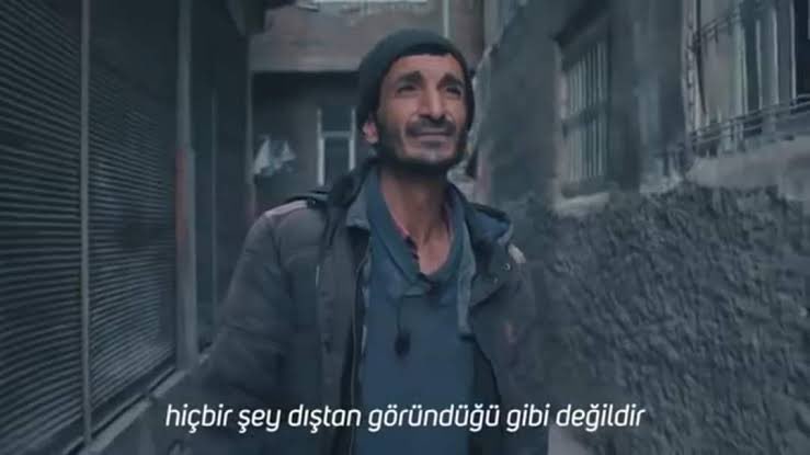 Akıl baştan çıkarsa “deli” diyorlar Dünya senden çıkarsa “veli” diyorlar Sen dünyadan çıkarsan “ölü” diyorlar. Mekanın cennet olsun #ramazanhoca