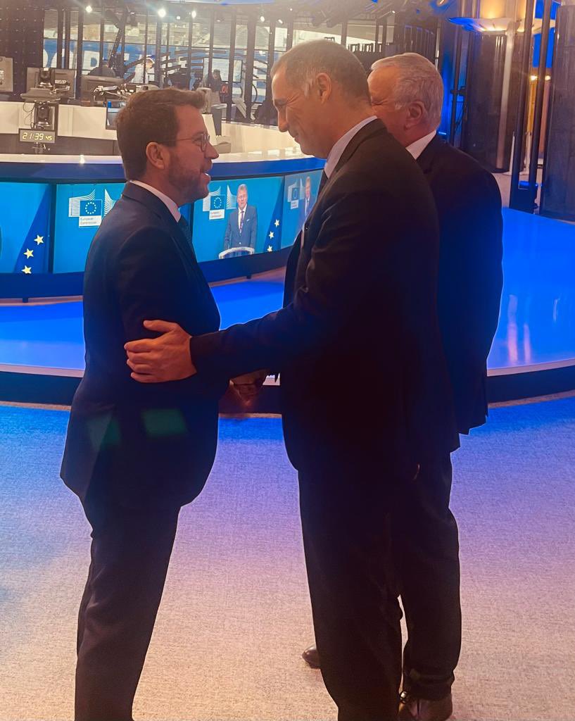 Gilles_Simeoni's tweet photo. Heureux de retrouver le Président catalan @perearagones et le Lehendakari @iurkullu, et d’intervenir à leurs côtés pour réaffirmer le droit des peuples et nations sans État à voir leurs aspirations démocratiques prises en compte par les États et l’UE. https://t.co/7HAfltRmP5