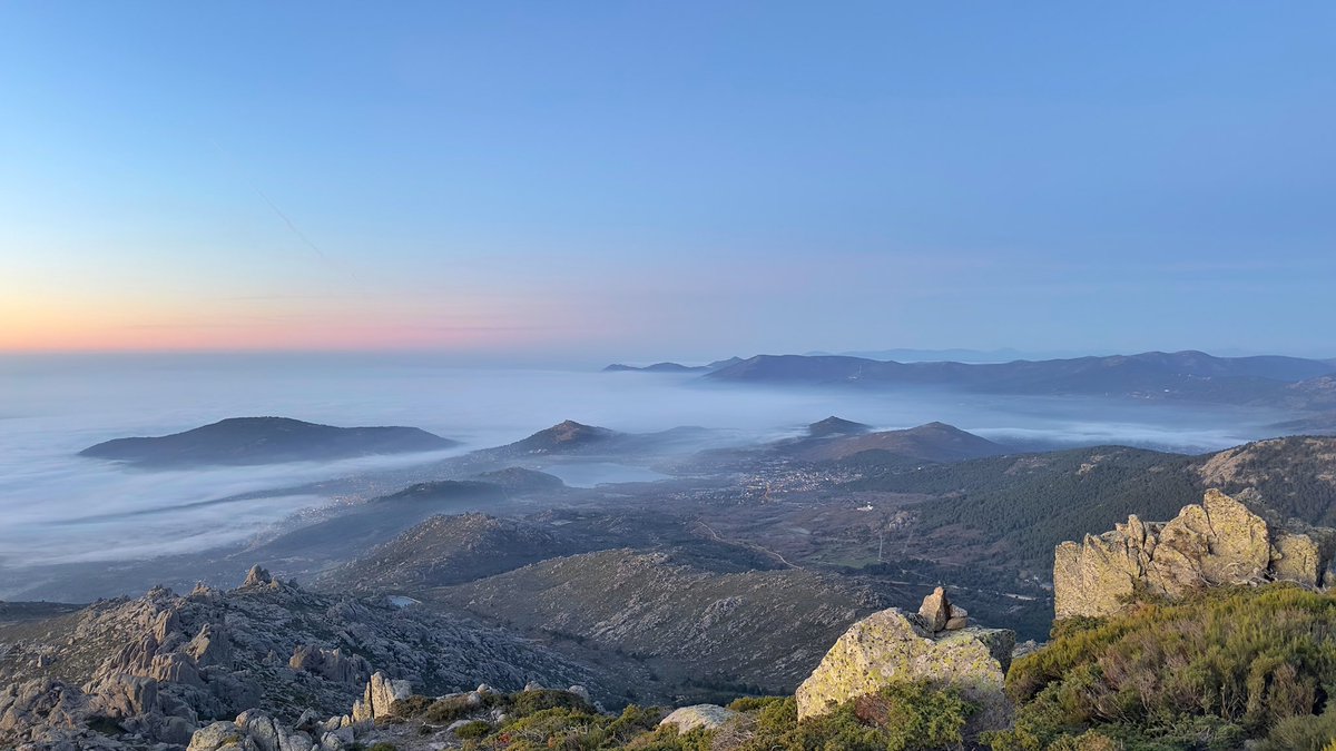 kaikuland's tweet image. Desgraciadamente estamos viviendo una meteo impropia de esta época del año, al menos disfrutamos de paisajes y situaciones que nos alegran la vista. #mardenubes #maliciosa