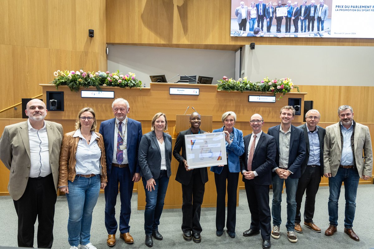 Ce mercredi 31 janvier, le Parlement de la Fédération Wallonie-Bruxelles a décerné son Prix pour la promotion du sport féminin, à @cybonita pour son association « Au-delà de la ligne blanche » Beyond White Line.