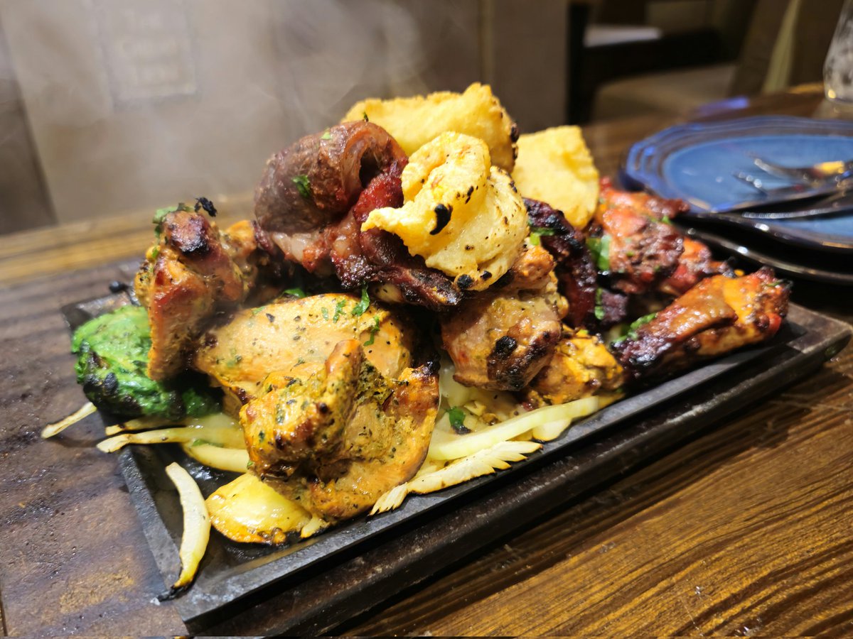 DalMeister's tweet photo. #Mixi at #TheGreatLion (formerly #DesiJunction) in #WestBromwich...
🍗🍺🍖👌🏽

📹https://t.co/3GnzlyILda

#GrillHeil #MixedGrill #Beer @Staropramen #Staropramen https://t.co/BxP7bXLOky