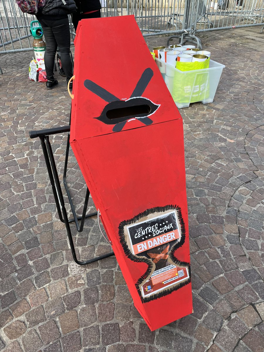 Olivier Caremelle (@ocaremelle) on Twitter photo En sortant de la préfecture, je suis allé saluer les personnels des centres sociaux mobilisés pour leur survie. A lomme j’ai engagé la préfiguration d un centre social au titre d’un espace vie sociale pour la ville et les habitants . <a href="/Ardeslandes/">Arnaud Deslandes</a> <a href="/A_Linkenheld/">Audrey LINKENHELD</a> <a href="/DelphineBlas/">Delphine Blas</a> En sortant de la préfecture, je suis allé saluer les personnels des centres sociaux mobilisés pour leur survie. A lomme j’ai engagé la préfiguration d un centre social au titre d’un espace vie sociale pour la ville et les habitants . <a href="/Ardeslandes/">Arnaud Deslandes</a> <a href="/A_Linkenheld/">Audrey LINKENHELD</a> <a href="/DelphineBlas/">Delphine Blas</a>
