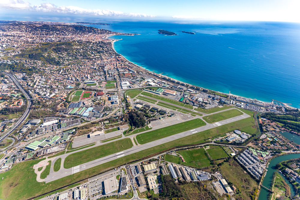 Cannes Mandelieu Airport and the Gulf of Saint-Tropez Airport, operated by @AeroportNice, are leaving diesel in the dust to slash their CO2 emissions by over 50 tonnes annually 🍃 ⛽ Find out more details about this great project 👇 airport-world.com/cannes-and-sai…