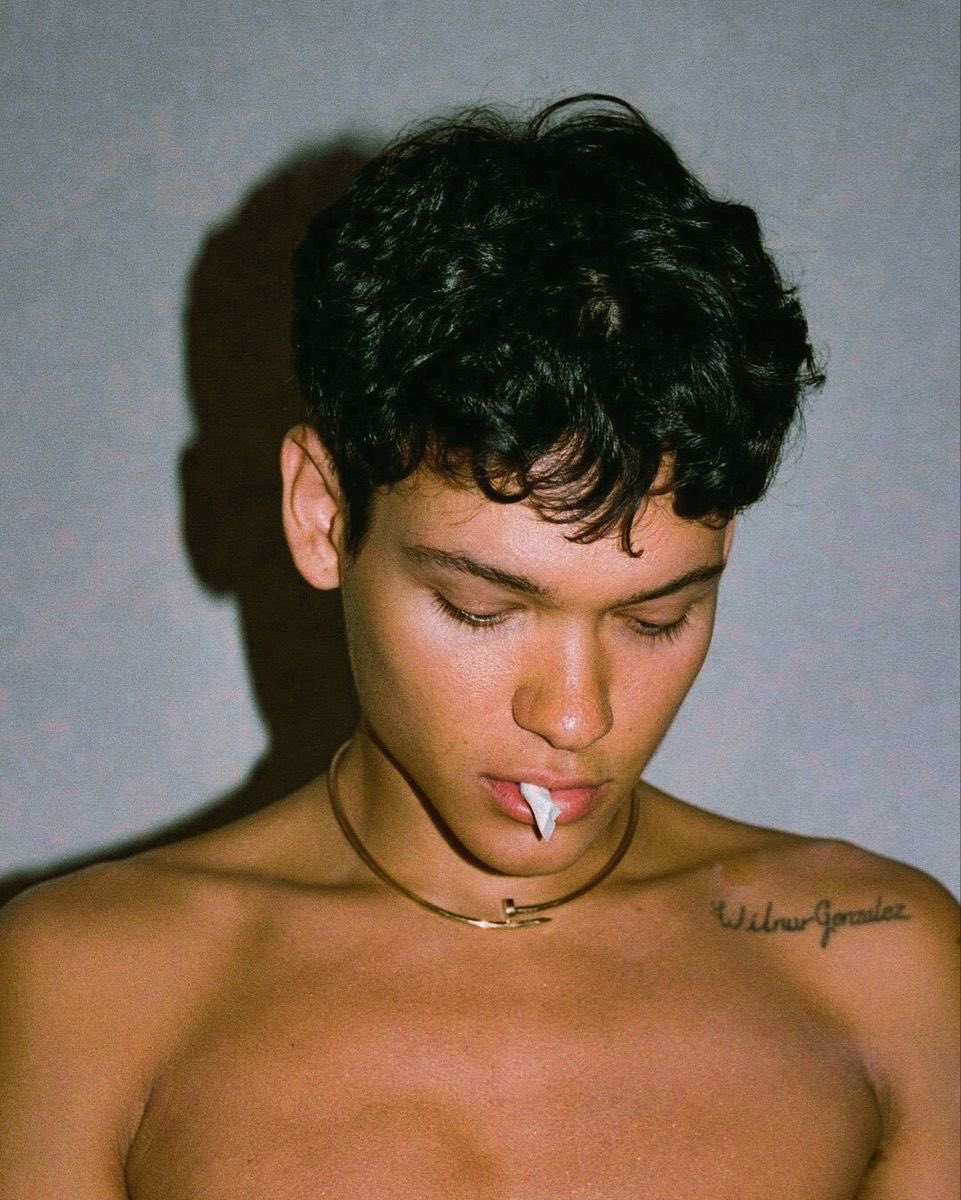 OMAR WITH A SNUS, that’s something i never thought i would see😭