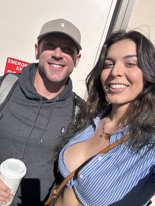 Its crazy. My doctor was in vegas the same time as me @JohnnySins https://t.co/7queicXd9V