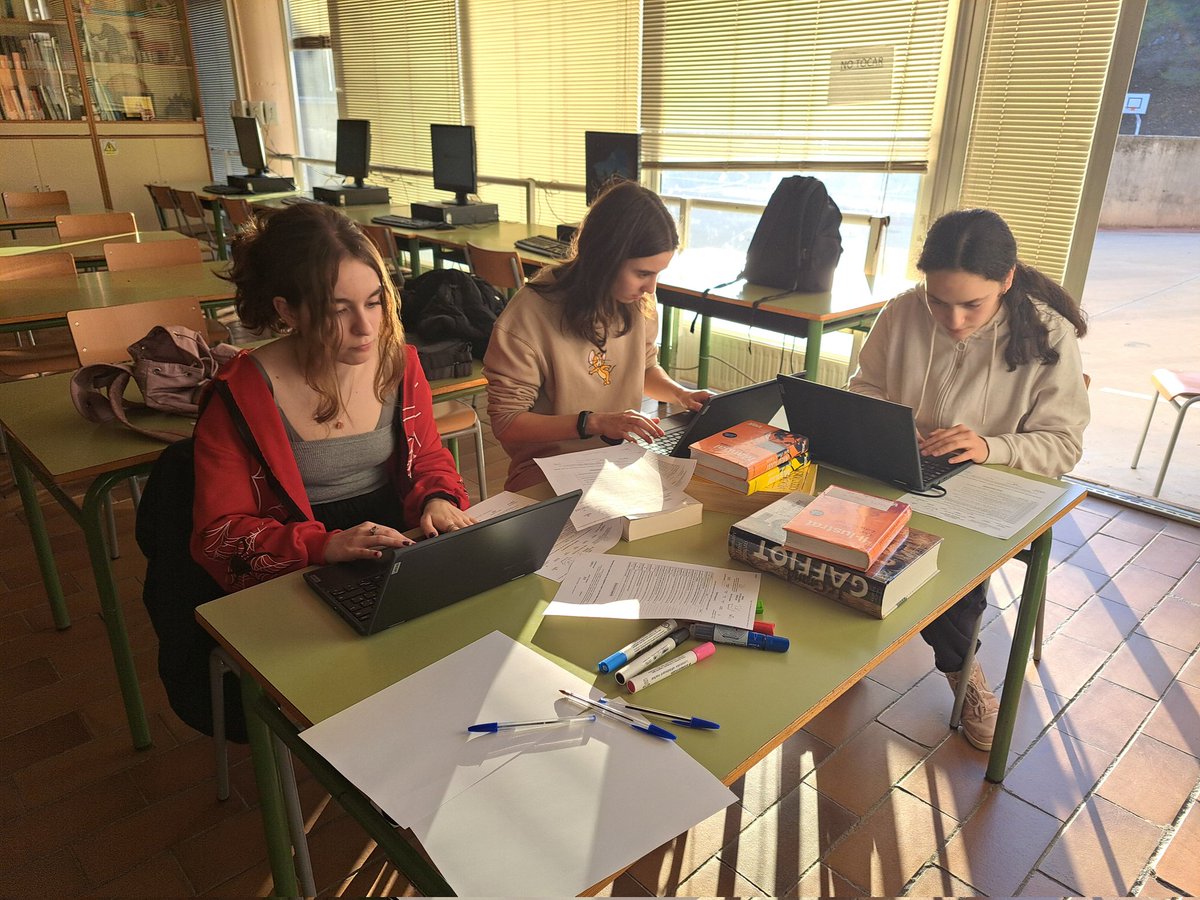 AplecClassiques's tweet image. L'equip Ratten de l'Institut Marianao de Sant Boi són els representants catalans a la final estatal del concurs Odissea. Molt concentrades! Molta sort! #OdisseaXXIV #OdiseaXXIV