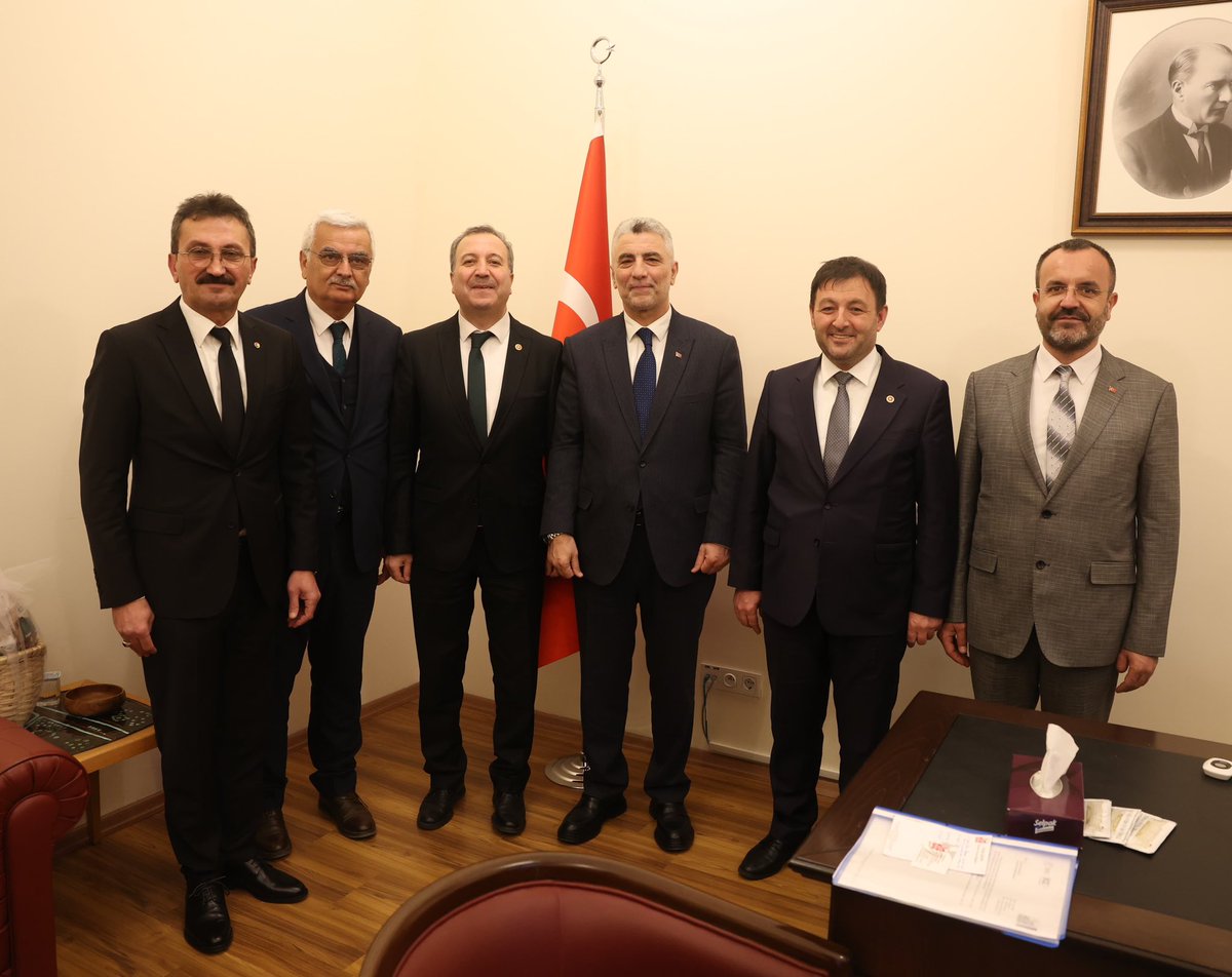 Milletvekili kardeşim <a href="/avosmanzabun/">Av.Osman Zabun</a> ve beraberimizdeki Gelendost Belediye Başkanımız Mehmet Sezgin, İlçe Başkanımız Mehmet Ertunç, Isparta Ticaret Borsası Başkanımız Hüdai Şahin ile birlikte; Ticaret Bakanımız Sayın <a href="/omerbolatTR/">Prof. Dr. Ömer Bolat</a>’ı ziyaret ettik.