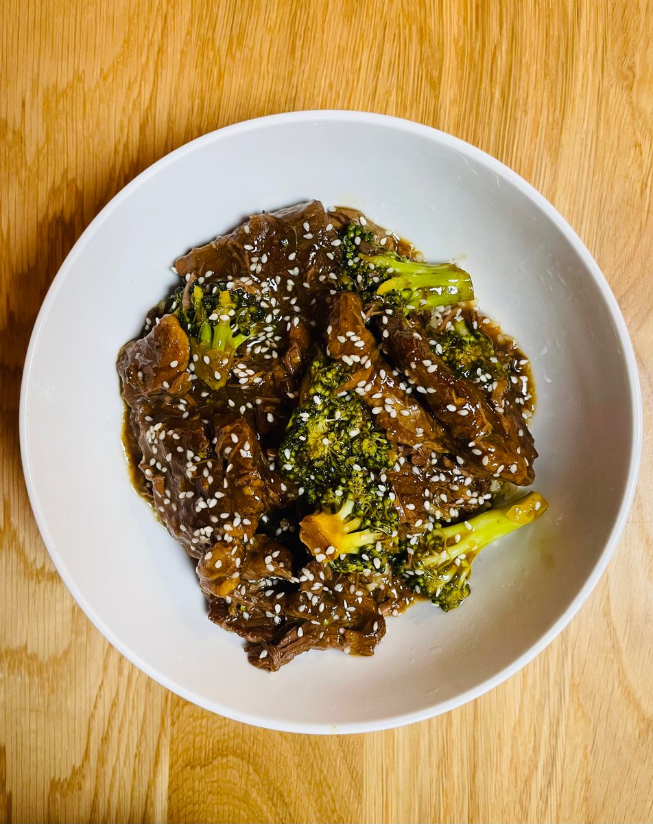 Slow Cooker Beef with Broccoli Ingredients: 2 pounds chuck roast, thinly sliced 1 cup beef broth 1/2 cup soy sauce or coconut aminos 1/4 cup honey brown sugar 3 garlic cloves minced Sriracha (optional) 4 Tablespoons cornstarch or arrowroot starch (optional) 4