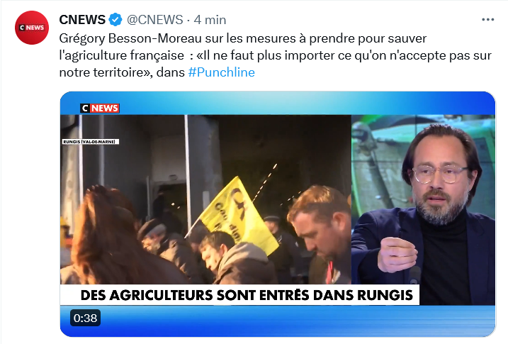 Un groupe d'#AgriculteursEnColeres a réussi à pénétrer pacifiquement et à pied dans Rungis. Ils vont être embarqué par la police suite à un dépôt de plainte.
Technique éprouvée en Macronie : l'intimidation !
#blocageDeParis #BlocusRungis #DirectAN