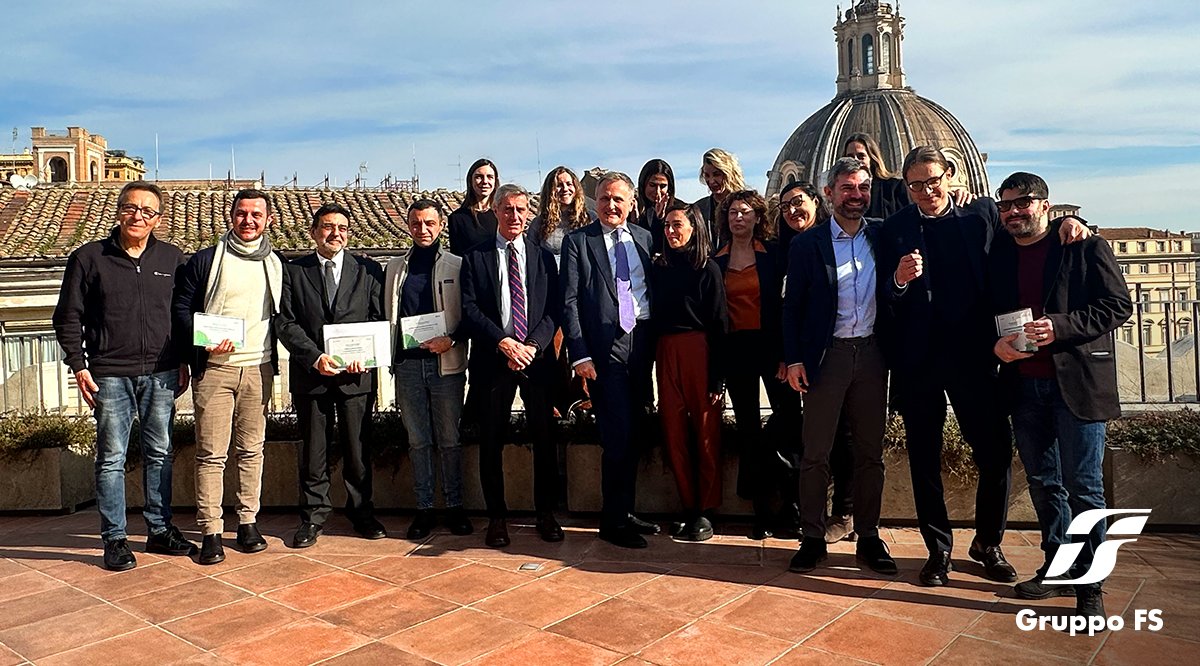 Ferrovie dello Stato Italiane (@fsitaliane) on Twitter photo 🚀 Oggi eravamo presenti a “riGenerazione Futuro - i tuoi progetti per il territorio” con <a href="/LucaTorchia/">Luca Torchia</a>, Chief Communication Officer di #GruppoFS, insieme a <a href="/socialcivita/">CIVITA</a> e <a href="/betapdb/">produzioni dal basso</a> per sostenere i migliori progetti per la Calabria e la Sicilia.
👉 tinyurl.com/ytsaj3rs 🚀 Oggi eravamo presenti a “riGenerazione Futuro - i tuoi progetti per il territorio” con <a href="/LucaTorchia/">Luca Torchia</a>, Chief Communication Officer di #GruppoFS, insieme a <a href="/socialcivita/">CIVITA</a> e <a href="/betapdb/">produzioni dal basso</a> per sostenere i migliori progetti per la Calabria e la Sicilia.
👉 tinyurl.com/ytsaj3rs