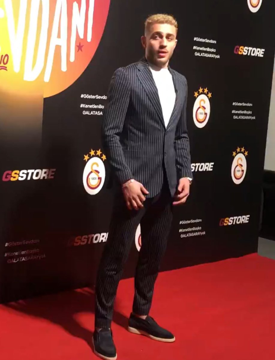 Forvet oldu, sağ kanat oldu, sağ bek oldu, sol bek oldu. Şimdi de Okan hocamın yerine geçmeye başlayacak sanırım, kombine bak.🤭