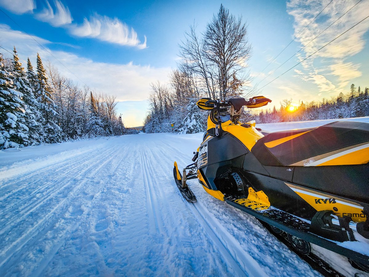 Help us out: Who's got the best "What's Hot/What's Not" caption for this slick image, provided by Prestyn Woods?