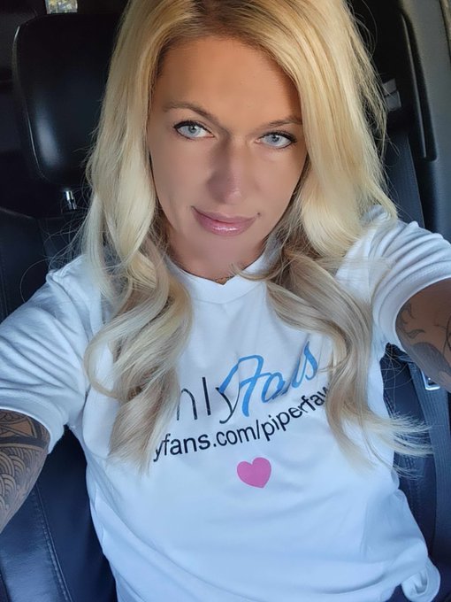 A madre se le prohíbe ir a la escuela de sus hijos por su Onlyfans