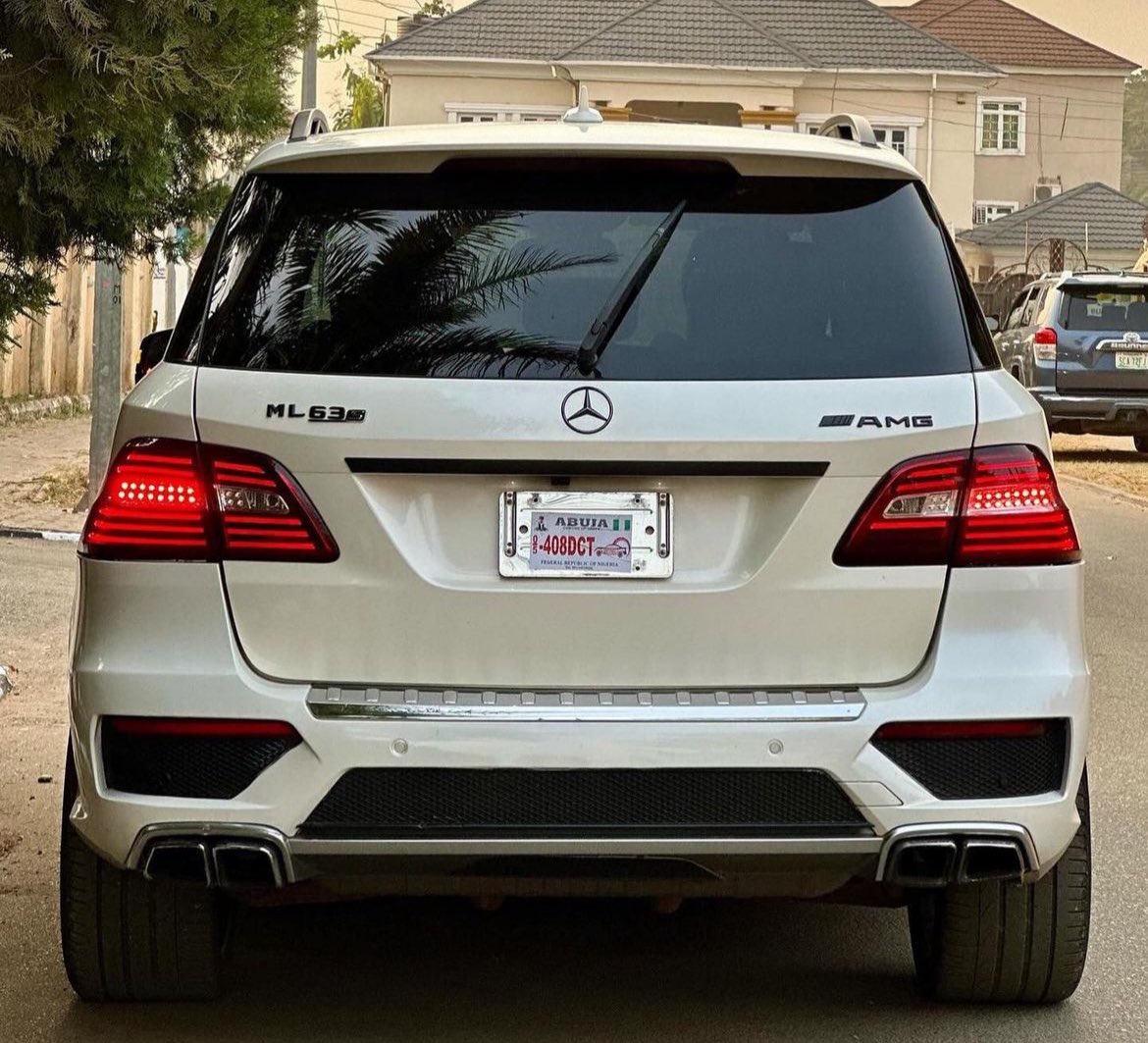 EXTREMELY CLEAN FOREIGN USED MERCEDES BENZ ML63 AMG WITH ORIGINAL DUTY GOING FOR 34M, ABUJA…#DaggashAutos

📞09078783000