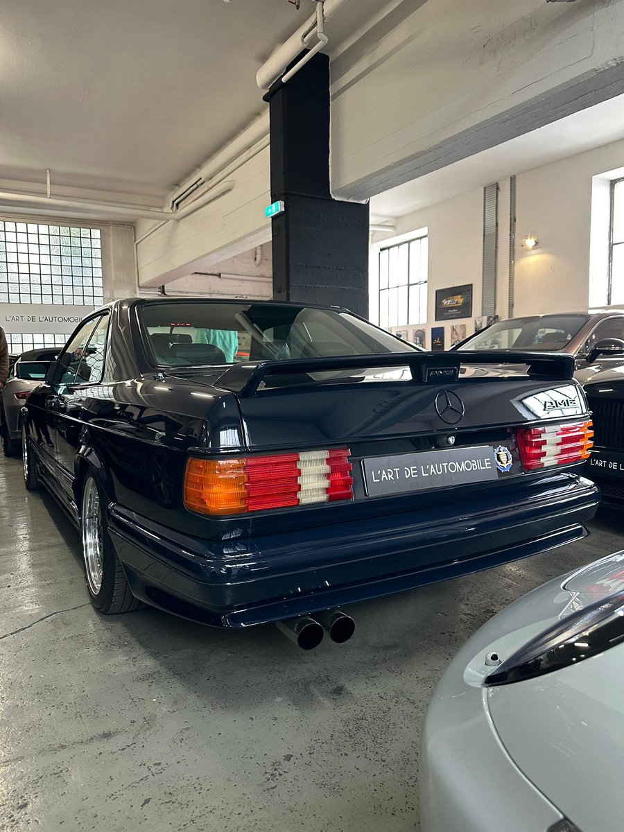 Have you ever seen anything so bloody cool?! 

Dark blue over blue 560 SEC with full AMG kit from factory including; Rolex clock with diamond setting, TV, body coloured Aero 3 rims, Monaco yacht club badge… 

The wooden AMG dials 🤯 

Sorry BMW, Alpinas are good but old-school