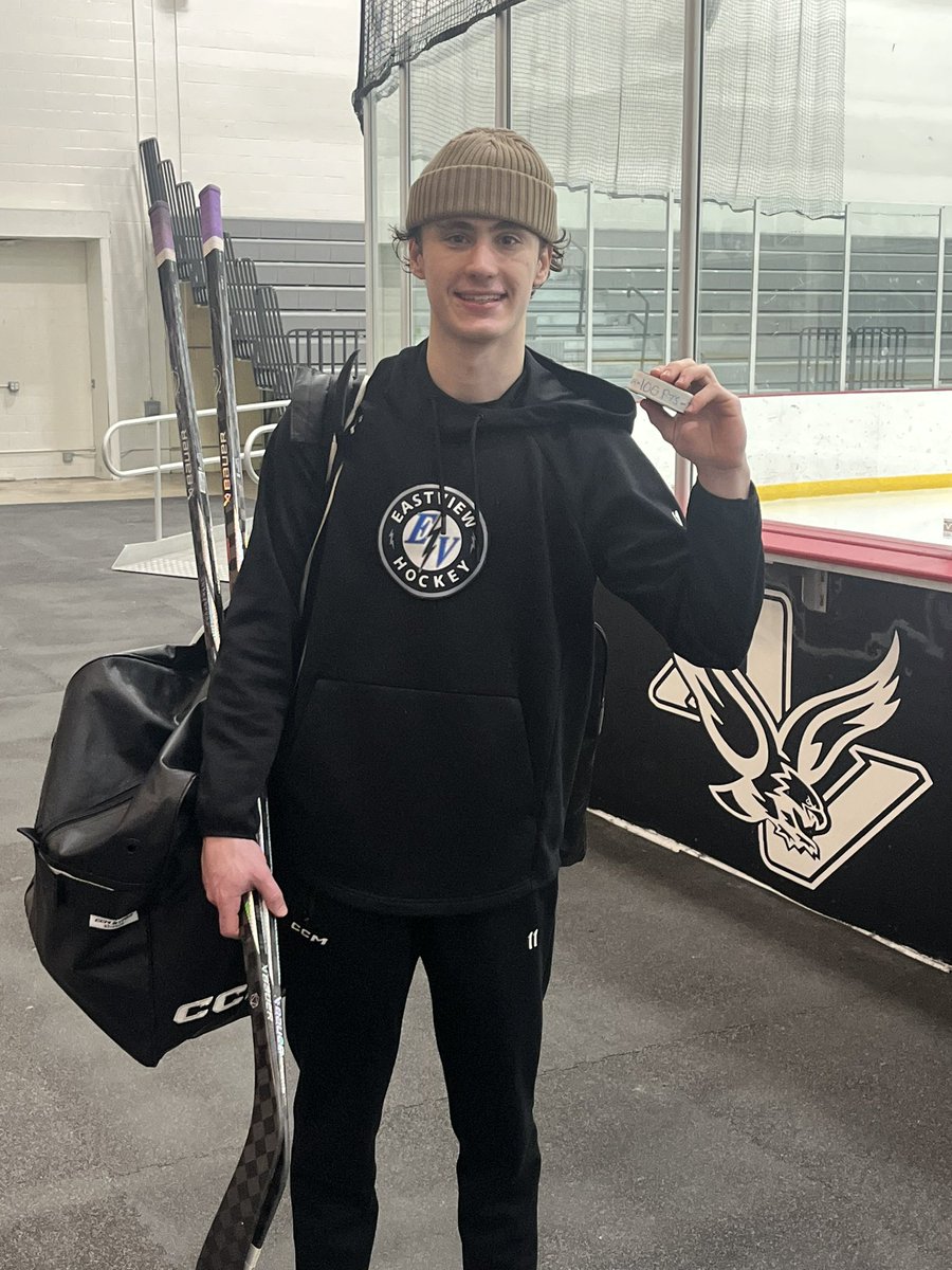 Great accomplishment and very proud moment last night for #11 <a href="/JordoBro11/">JORDAN BROTHERS</a> entering the 100 point club <a href="/EVBoysHSHOCKEY/">EASTVIEW BOYS HOCKEY⚡️</a>! Congrats buddy, not even close to done, keep working!