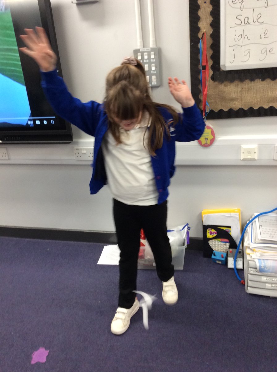 NectonY2's tweet image. We were showing our understanding of scientific concepts  today in Maple class, as we made models explaining different stages of the life-cycle of a plant. @NectonPrimary 🌱🌻