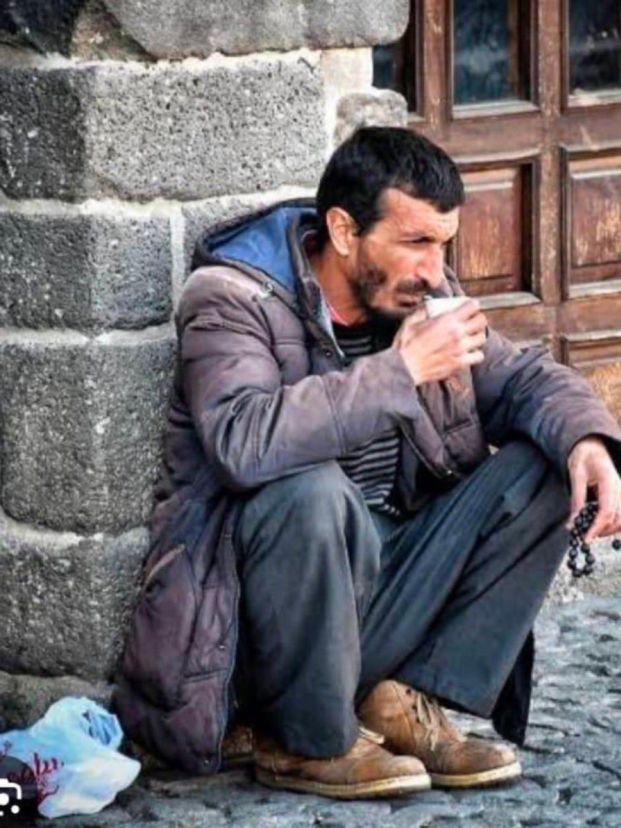 Harâbât ehlini hor görme zâkir, 
defineye mâlik vîrâneler var.

#ramazanhoca