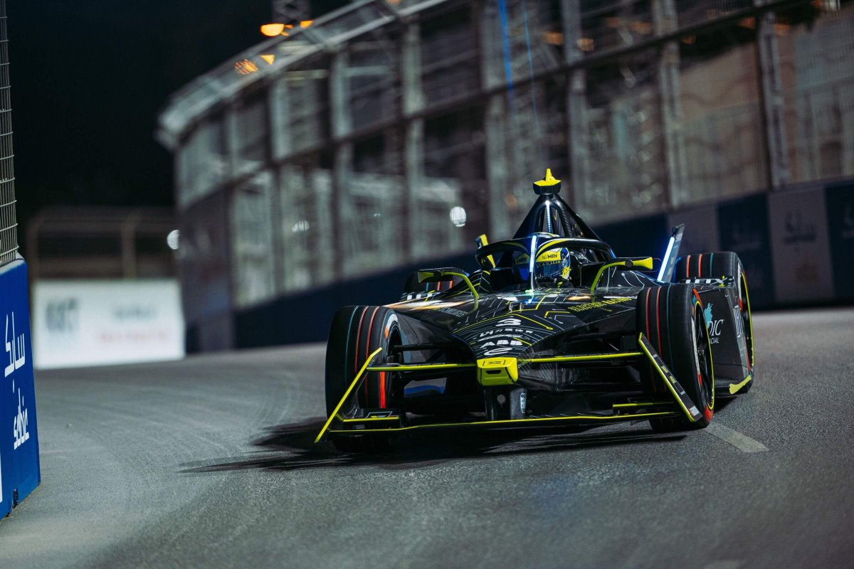 .@sergiosettecama shines & gives @ERTFormulaETeam its first #FormulaE points 2024: 'I did a good job with the driving'

e-formula.news/news/formula-e…

Photo: Adam Pigott / @Spacesuit_Media
#ABBFormulaE @FIAFormulaE #DiriyahEPrix