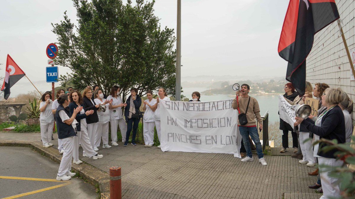 CNT_Corunha's tweet photo. Onte voltaron a concentrarse o persoal de cociña do CHUAC. Cuarto día de concentracións. https://t.co/ZauP4yEr3P